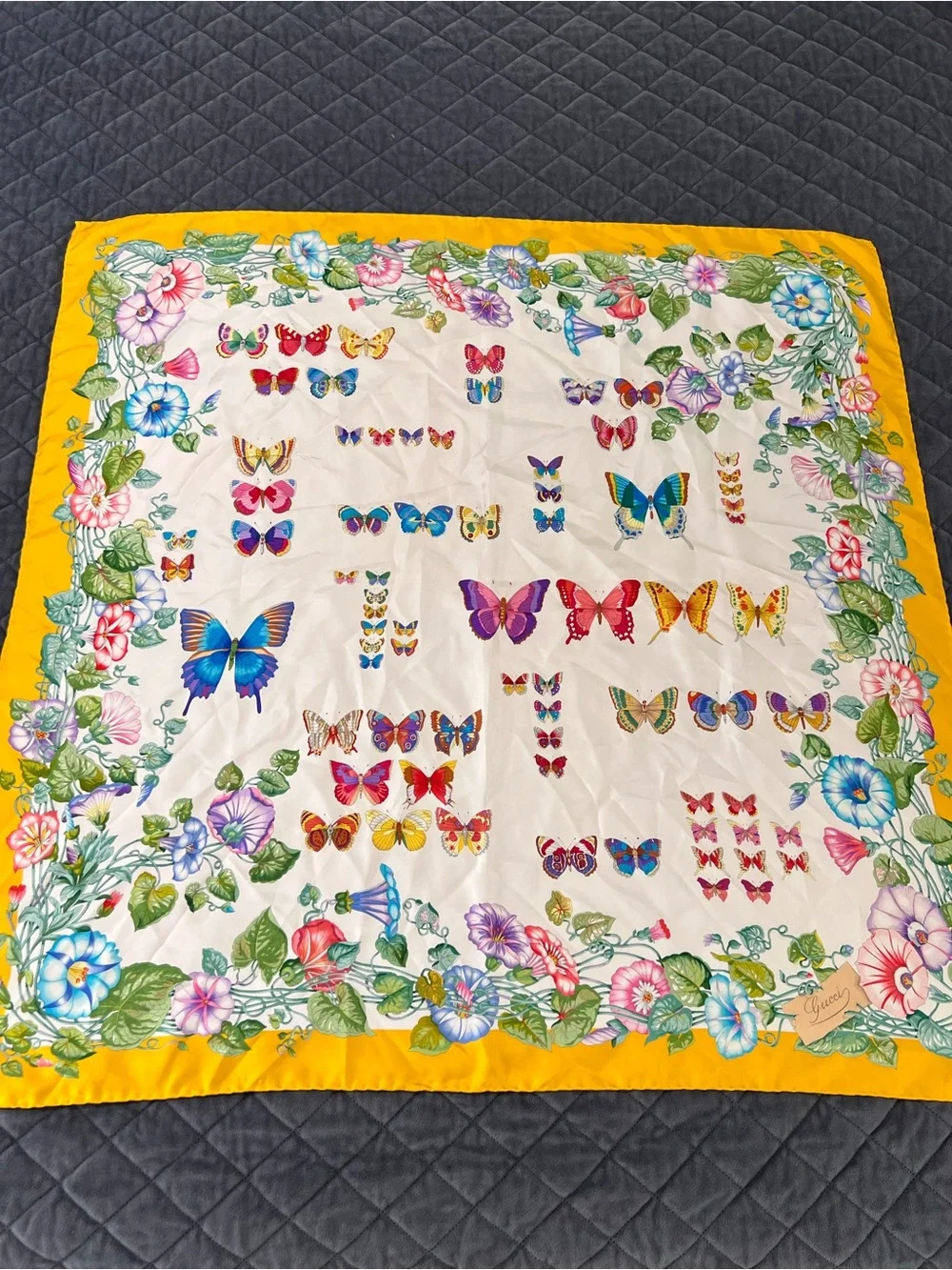 GUCCI Buttefly Silk Scarf Floral Botanical Square 34x34 Vintage Rare Hand Rolled